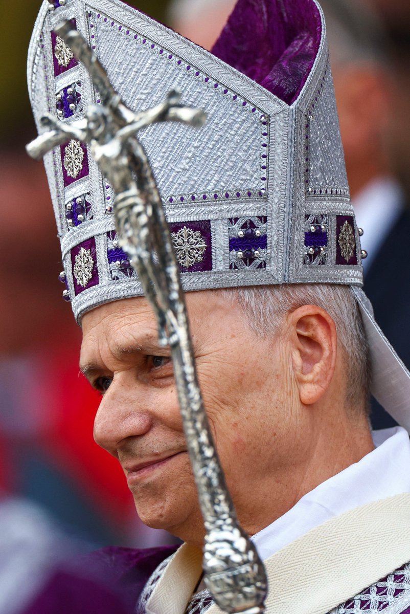 Christopher Hale tweet media