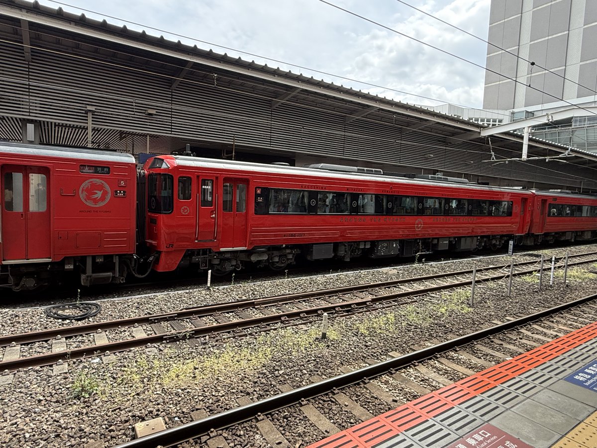 F4SuOEn5Z08Is0o's tweet photo. 中間車３両の185を見に来たけど頭が入ってるやん

ておもったらちゃんと中間車やった https://t.co/FkOhHmiH2O