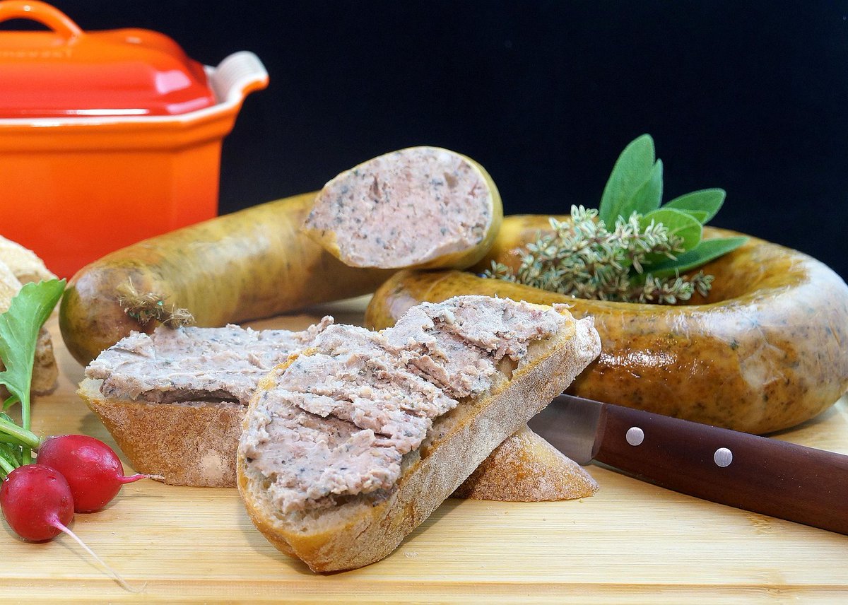 GermanUSAcom's tweet photo. 3. Fun fact: Germany has over 1,500 varieties of bread and sausages are protected by law. But here's what blows people's mind - there's an actual "Reinheitsgebot" (purity law) for beer that dates back to 1516. That's 510 years of "no shortcuts." https://t.co/m4LPMKzgX3
