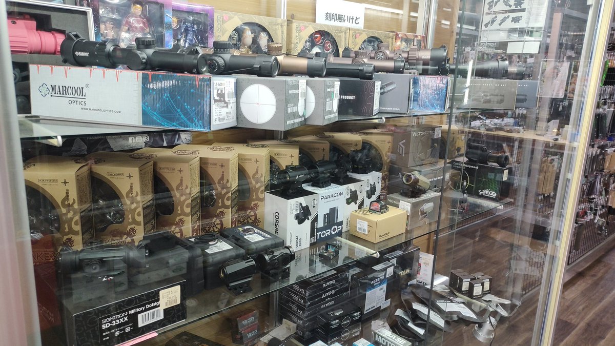 WESTSIDE_army's tweet image. 本日12時より営業しております！

銃やスコープ、パーツ等ございます

アパレル商品等もございますので
是非ご来店下さい
#サバゲー #WESTSIDE