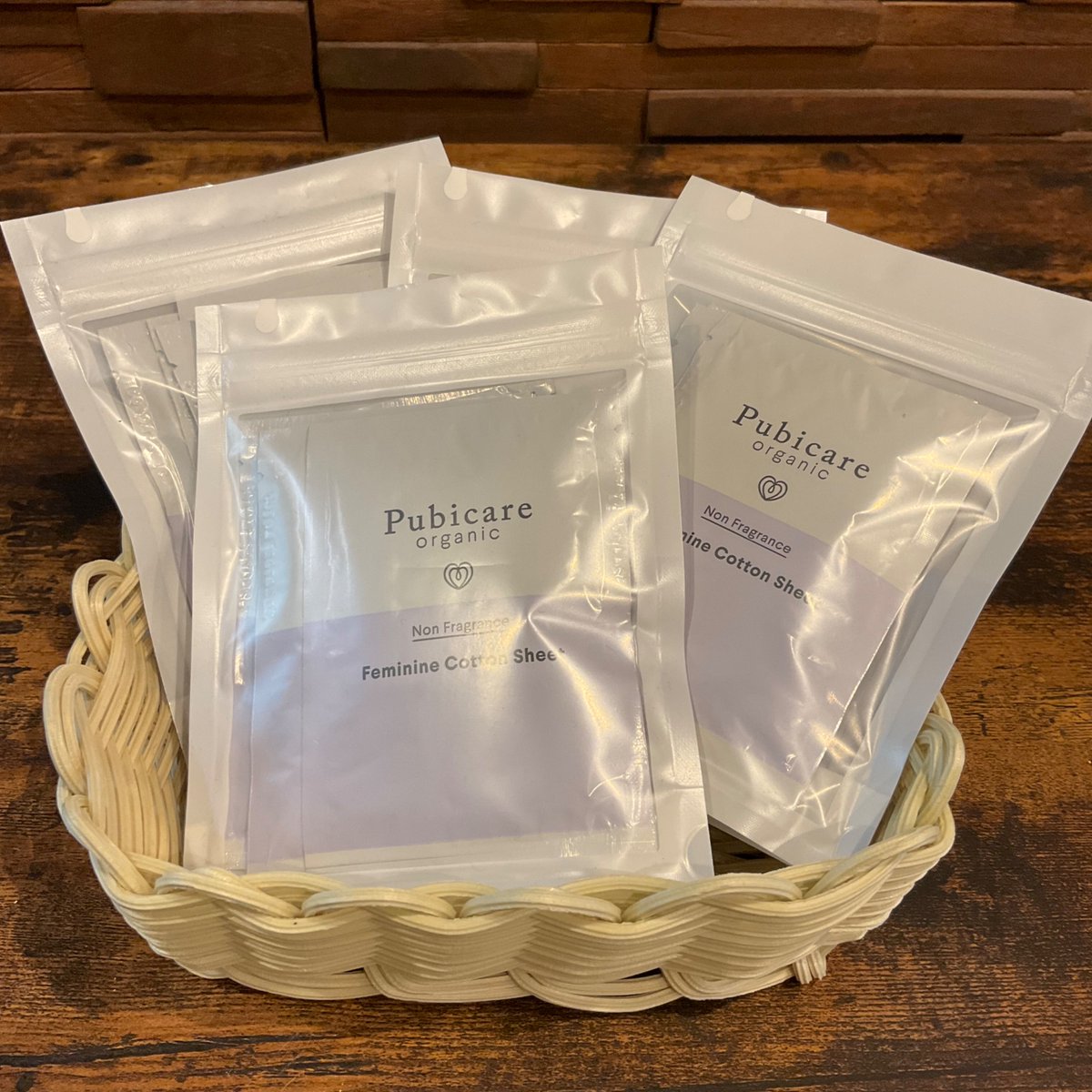 読谷村瀬名波のオーガニックショップ🌿
LOVE ORGANICSです🌞

やさしさで整える
毎日のデリケートケア☘️

無香料で使いやすい
「フェミニンコットンシート」
外出先や気になった時にさっとリフレッシュ✨
肌にやさしい使い心地で
日常にそっと寄り添ってくれるアイテム。

ポーチに入れておくだけで