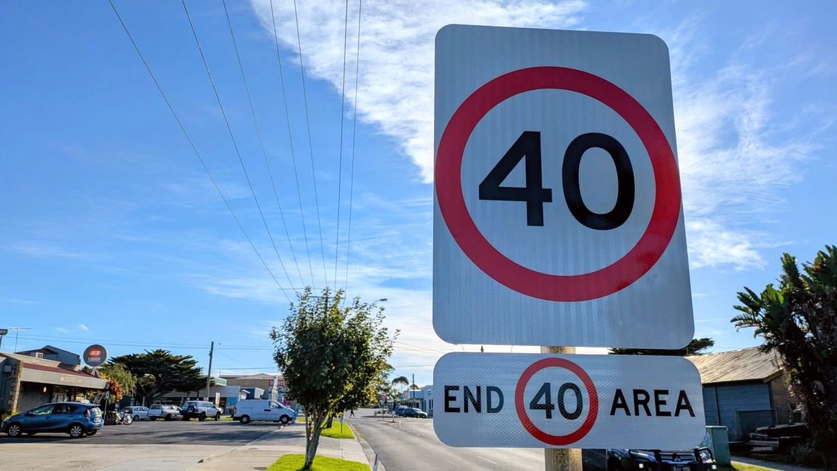 Jane_Mary_P's tweet image. Please help us locals with this sign? #phillipisland #basscoast #wtf #vicroads only in #Victoria