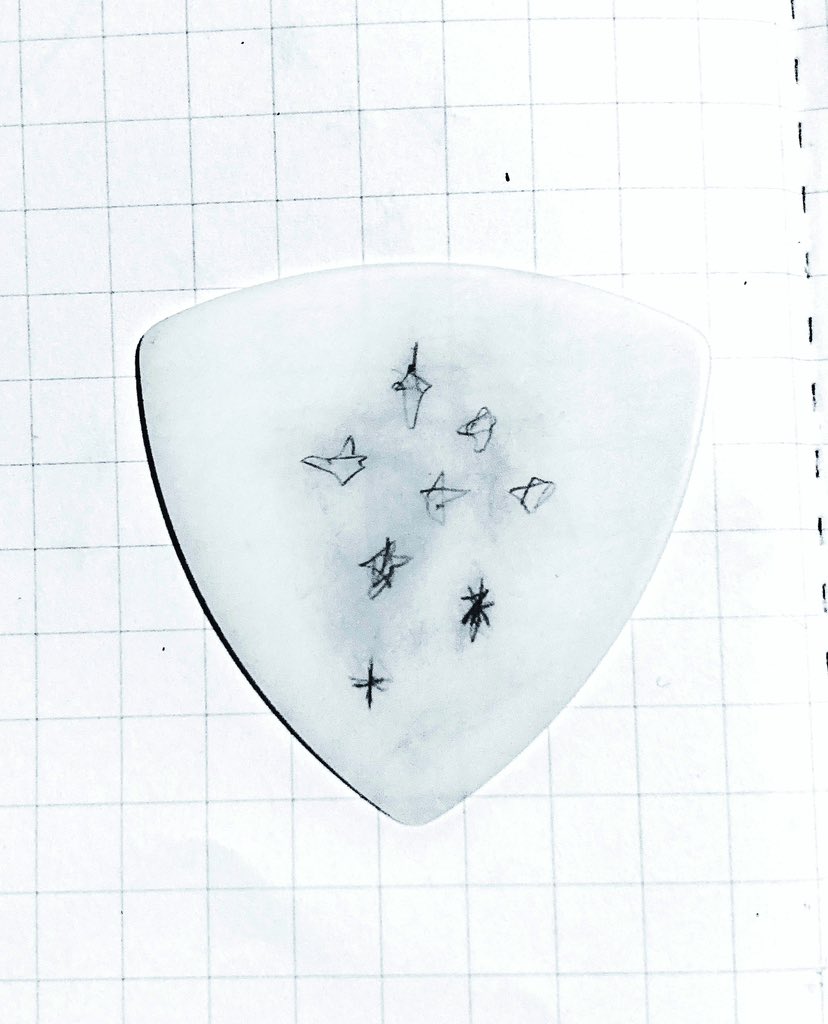 自分が引いていたいのは、線ではなくて傷なのかもしれない　いずれにせよ、それが祈りであることに変わりはないけれど