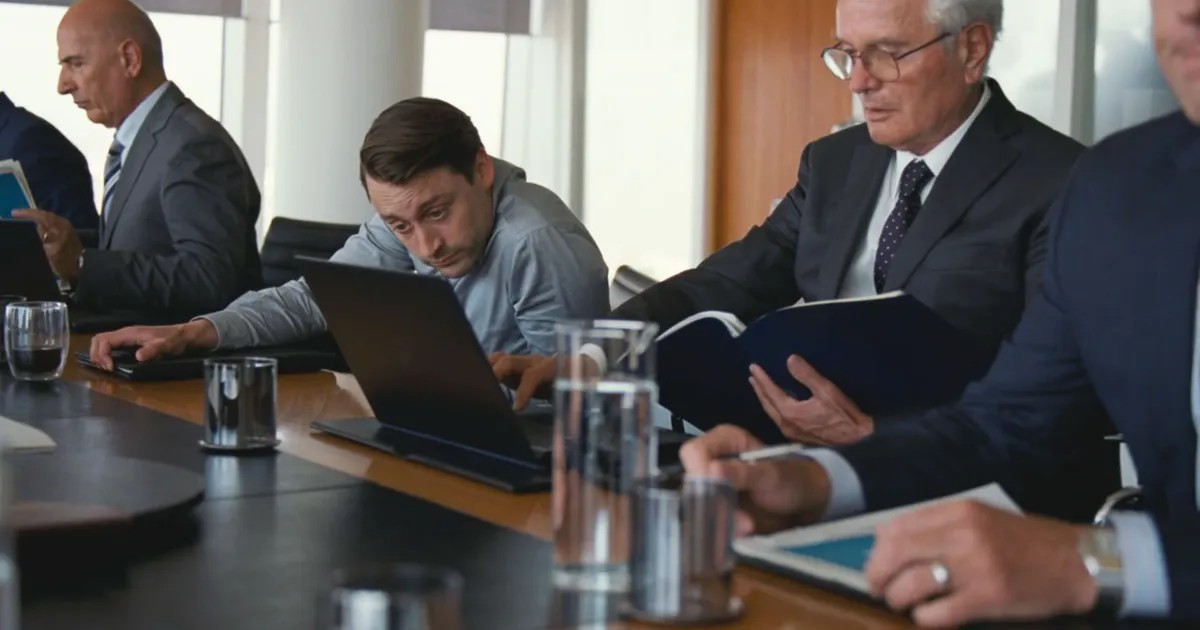 shiv roy's bob tweet media