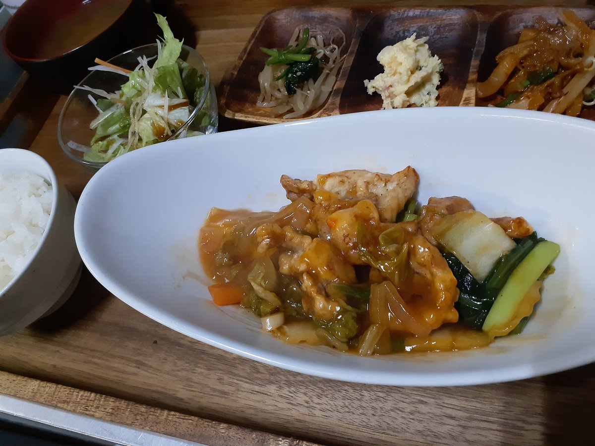 Kamitani313's tweet photo. 3/30～4/4の週替わりランチ(850円税）『彩り酢豚と副菜色々さ』です。#神戸市西区 #王塚台 #日替わりランチ #酢豚  #副菜 #韓国料理屋 #陣　#韓国味噌 https://t.co/8CszivFkEr