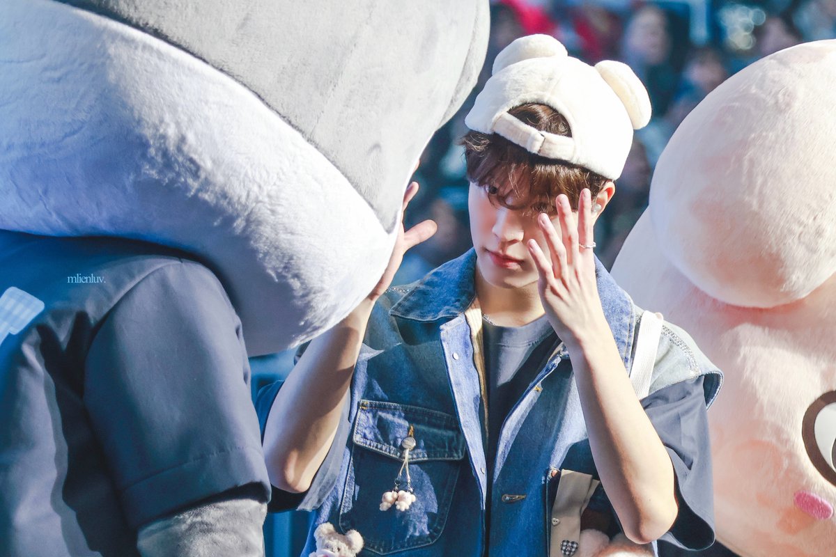 𝘮𝘰𝘯𝘨. tweet media