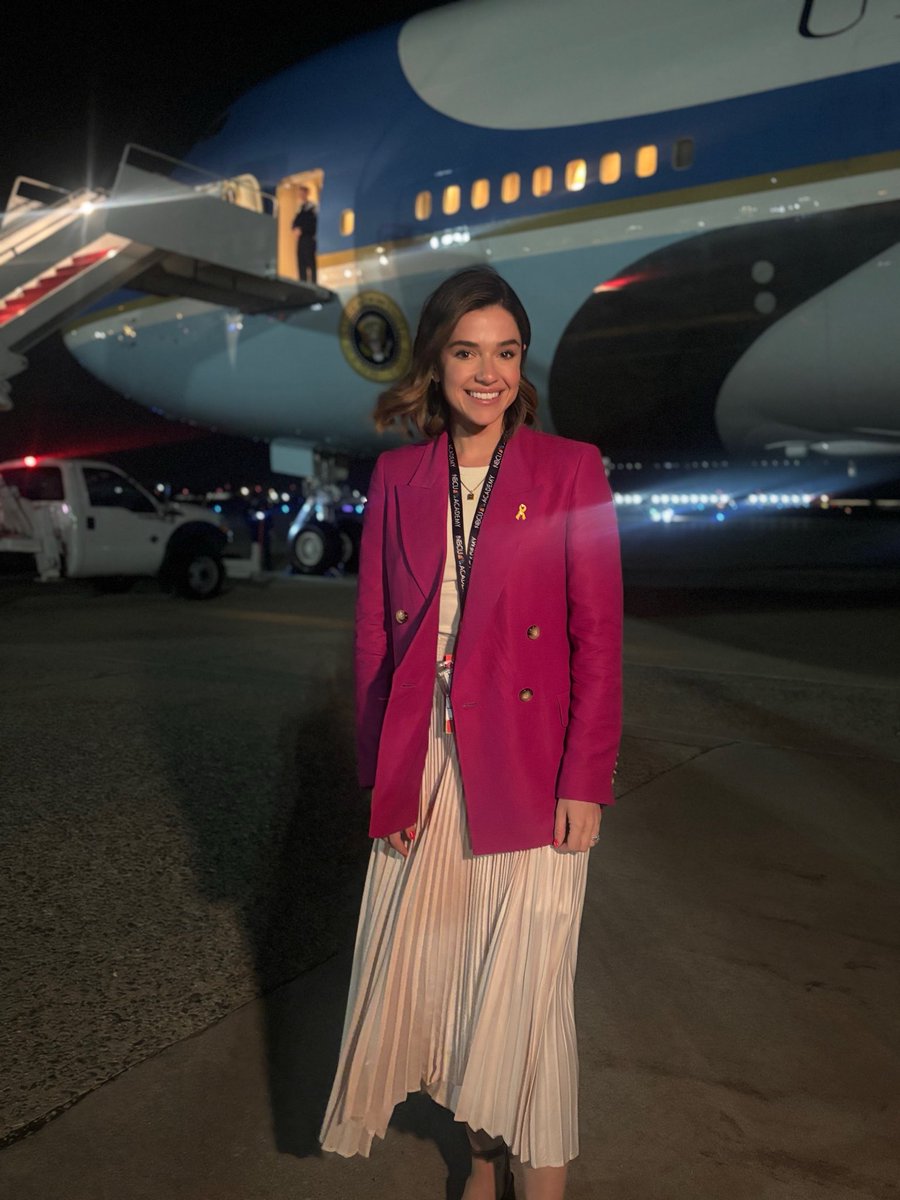 Julie Tsirkin tweet media