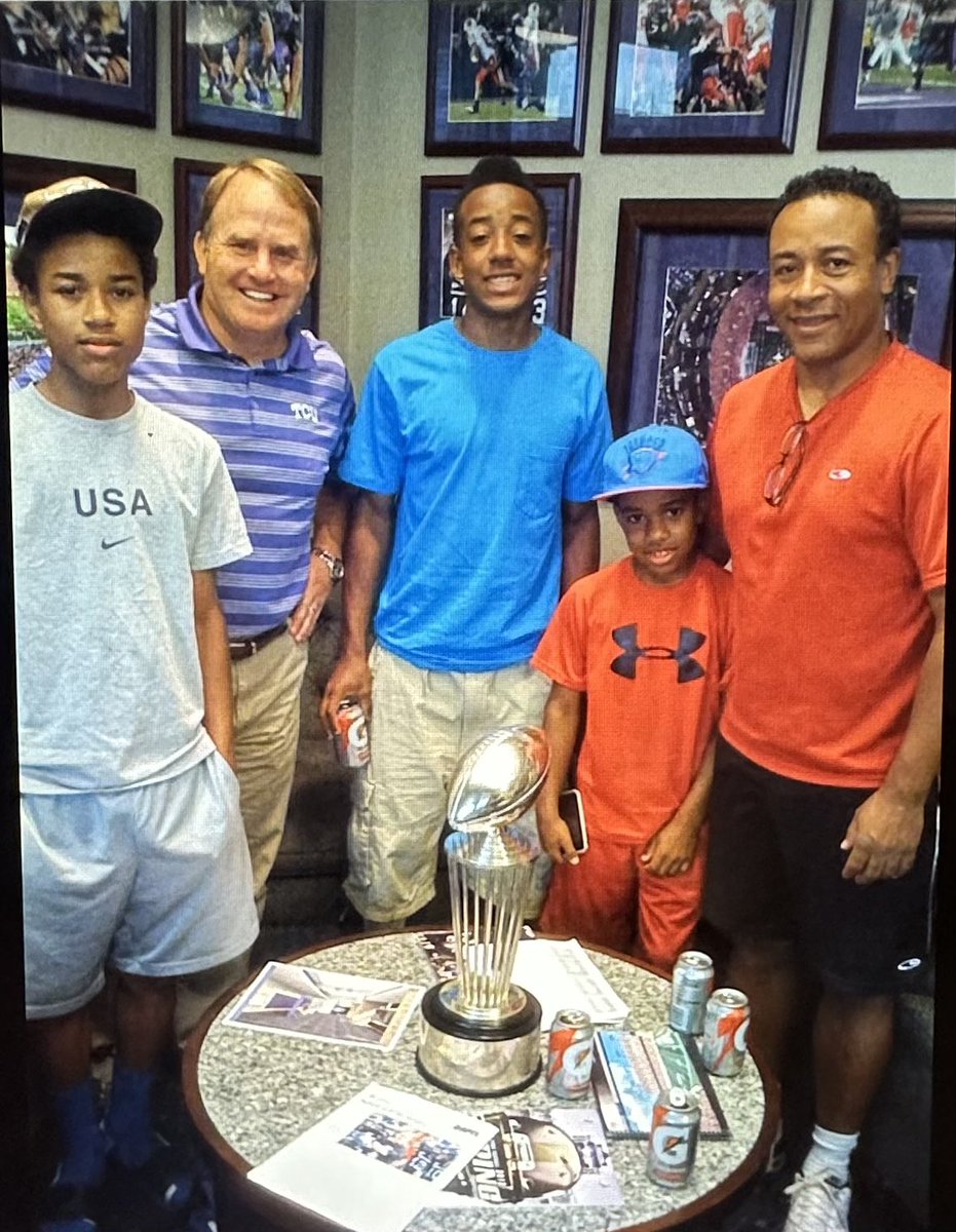 TexadaK1's tweet photo. Who would have thought:  90 passes defended, 4 Big 12 Championships, 11 Bowl Appearances and a 148 games.  Multiple all conferences and Education completed. The day it all started.  Great memories https://t.co/zYtj3Qc23F