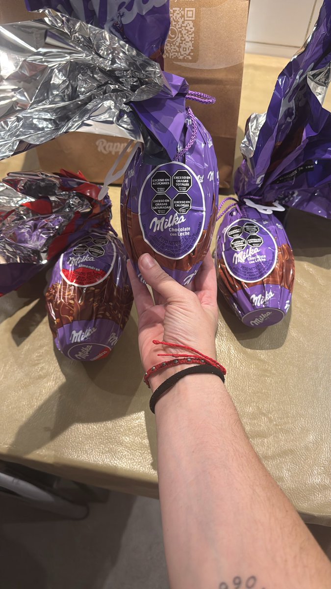 sheimaguid's tweet photo. @vmenditto Compre 3 Milka por $6700 https://t.co/RvgDYN9zQ0
