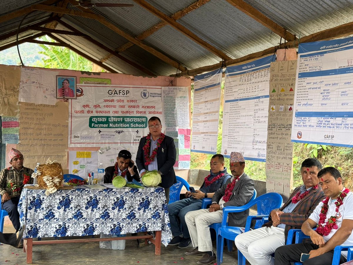 WFP_Nepal's tweet photo. 🌱Farmer Nutrition Schools for innovation &amp; partnerships!

📍Syangja: Malunga FNS welcomed @MoALD_nepal Gandaki officials to showcase climate‑smart &amp; nutrition‑sensitive practices.

Secretary Basudev Regmi shared, “FNS are driving Gandaki’s vision for improved food security.” https://t.co/sE8LxlSHGP