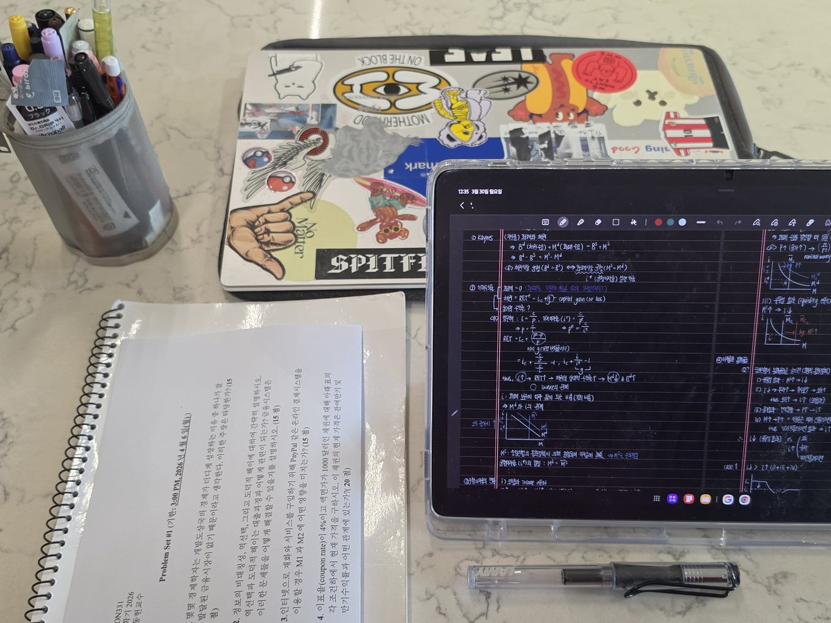 필객 .。o○ tweet media