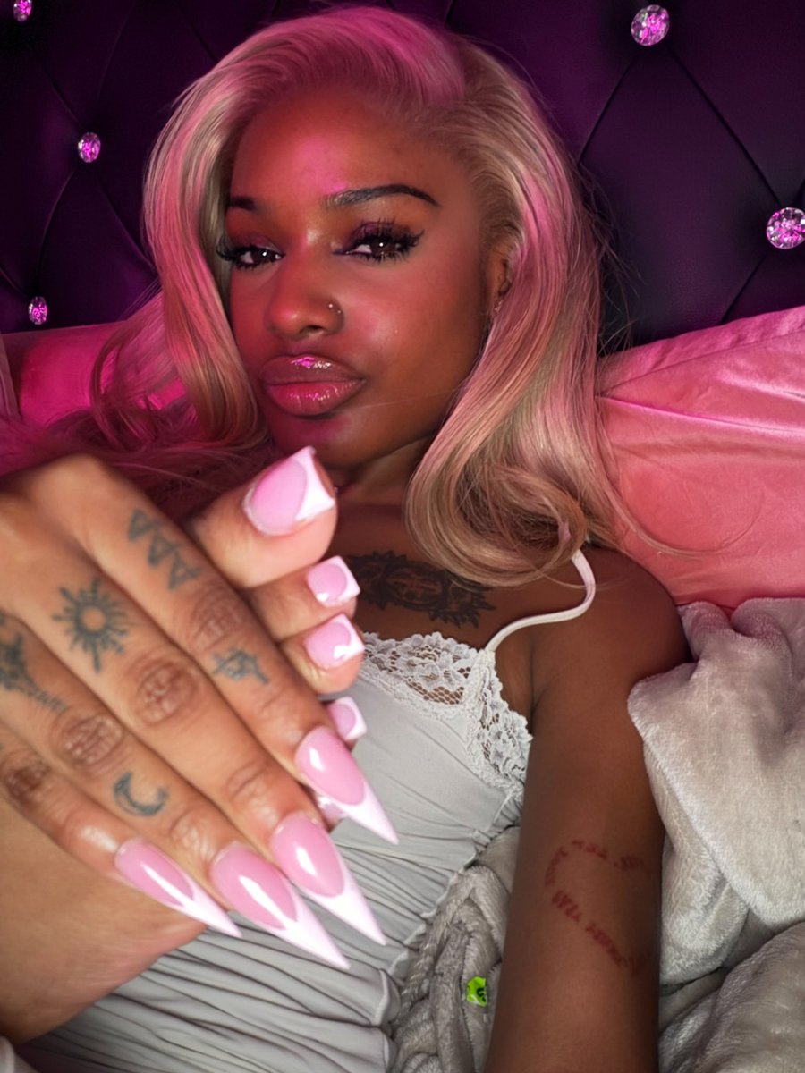 Pink toes