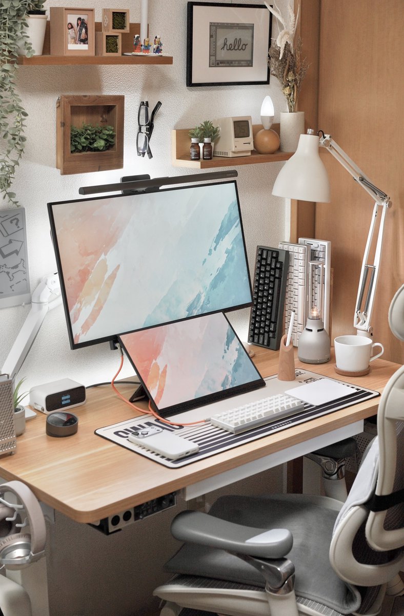 AnomaloG's tweet photo. この流れで世界の皆さんと #desksetup を共有したい！
自分の趣味やお気に入りが詰まったデスクの写真をポストするだけです！ https://t.co/EXw3ZRfpJA