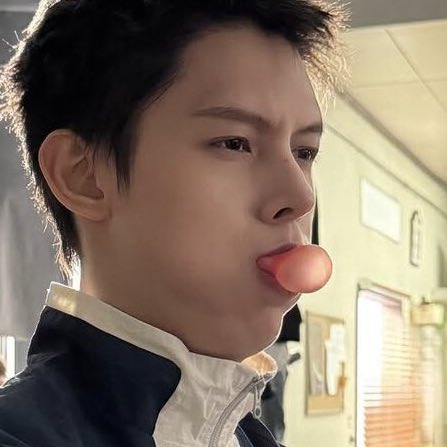 dailyjames tweet media