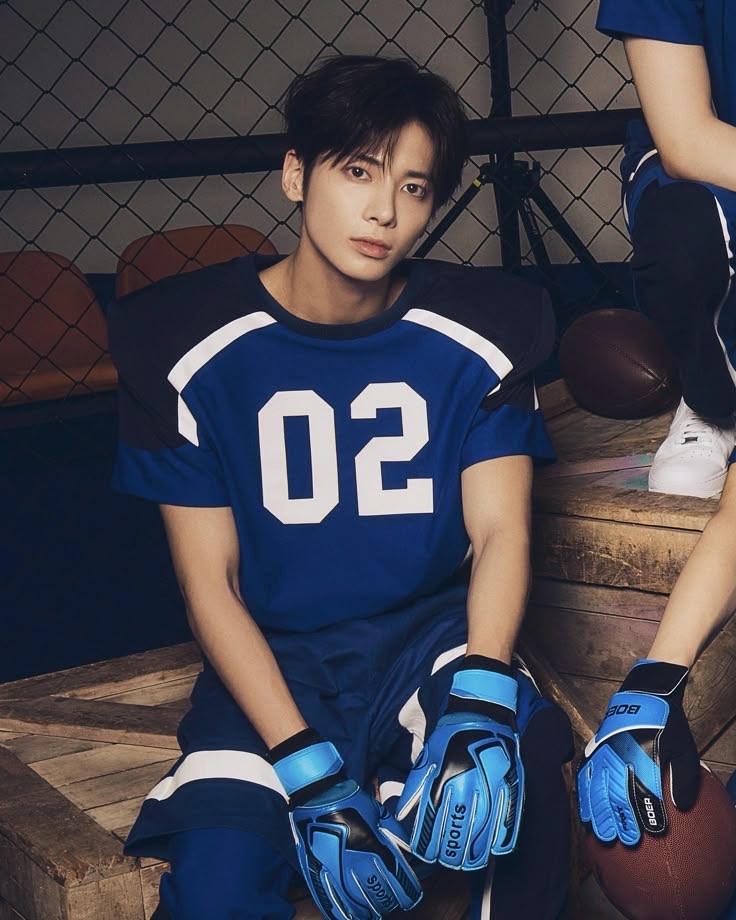 Yuna &amp; Taehyun will both throw the first pitch in the baseball home opening series this April!

Yuna is throwing the first pitch for LG Twins on April 1st,
Taehyun is throwing the first pitch for KT Wiz on April 5th!