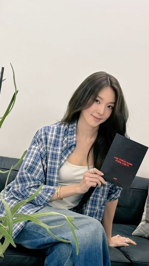 𝗟𝗢𝗘𝗬 tweet media