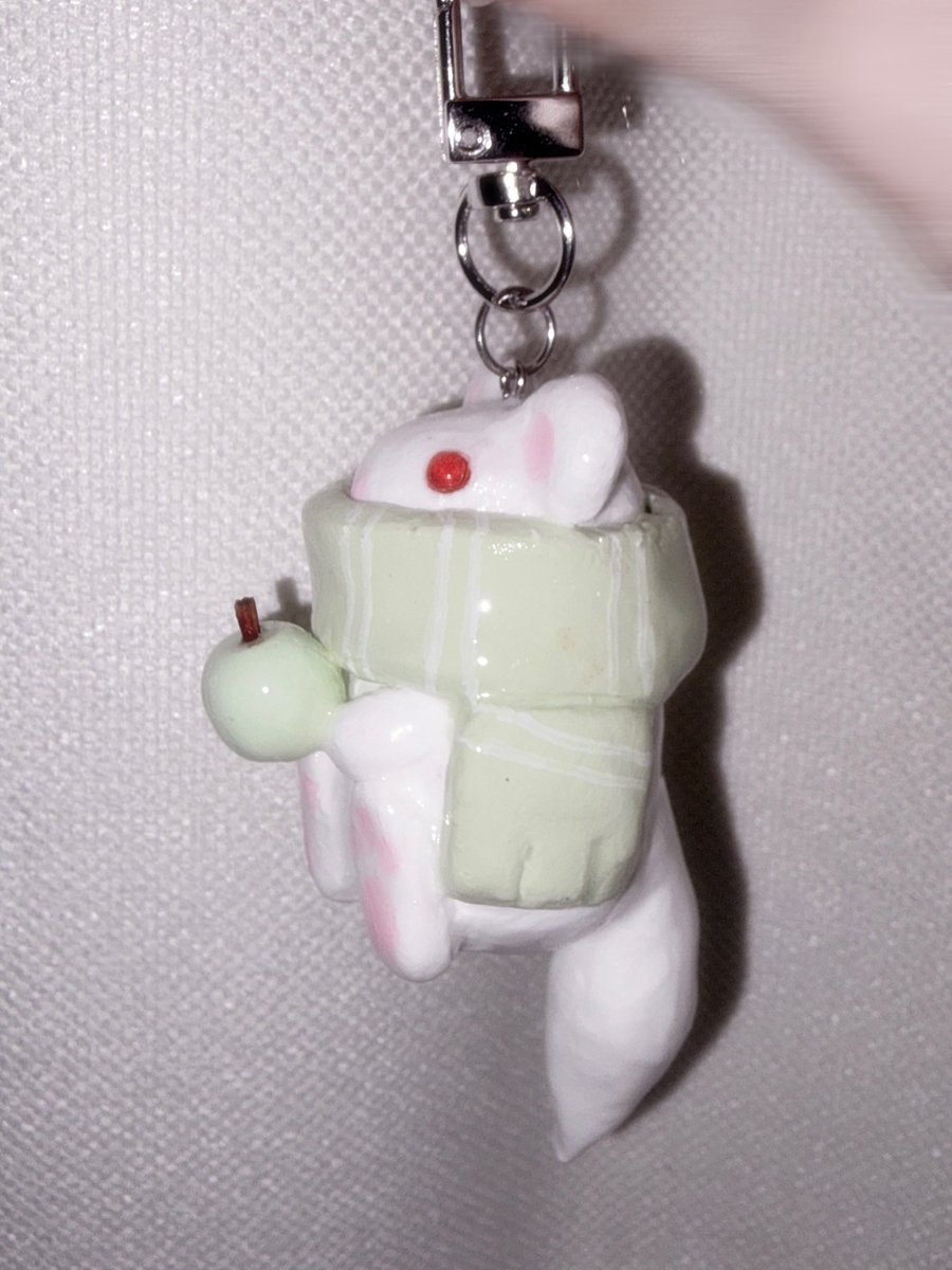 shi4612's tweet photo. 初めて作ったけど可愛いかも🍏 https://t.co/mkD90AqoLB