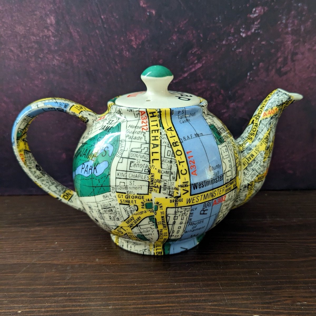 VintageDetola's tweet image. Vintage London A to Z travel map teapot designed by Paul Cadrew. In excellent condition as it is dead stick NOV. 
vintagedetola.etsy.com/listing/151904… 

#PaulCadrew #noveltyteapot #londonmap #AtoZMap #LondonAtoZ #London #LondonGift #TeaLover #TeaAddict #TeapotCollector #vintageteapot #tea