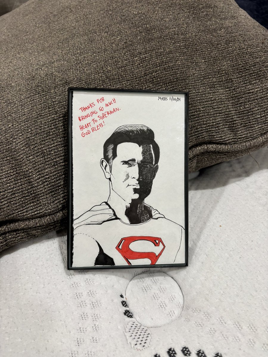 AaronMyers01's tweet photo. Took Memphis to Chicago Comic &amp; Entertainment Expo for his birthday present.  It was a resounding success!  @tylerhoechlin was amazing and even was nice enough to accept a drawing I did. And Charlie Cox was just as amazing and even wished Memphis a happy birthday. Great memories. https://t.co/6WhsBC5ftF