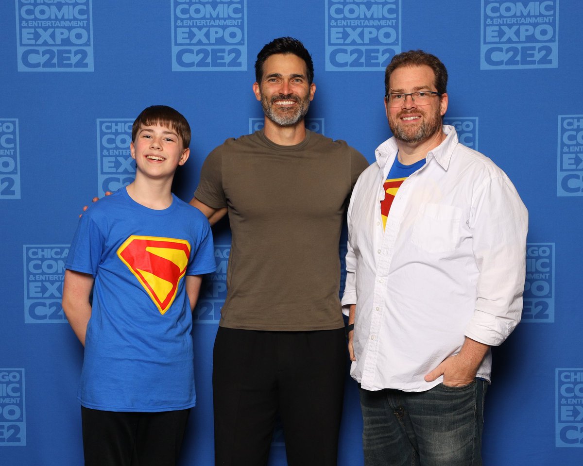 AaronMyers01's tweet photo. Took Memphis to Chicago Comic &amp; Entertainment Expo for his birthday present.  It was a resounding success!  @tylerhoechlin was amazing and even was nice enough to accept a drawing I did. And Charlie Cox was just as amazing and even wished Memphis a happy birthday. Great memories. https://t.co/6WhsBC5ftF