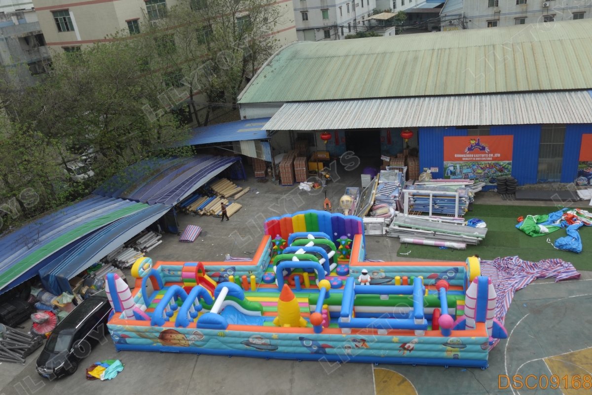 Slilytoys0927's tweet image. Commercial Inflatable Obstacle Bounce Slide Inflatable Sport Games Obstacle Course
Whatsapp: +8613113312502
Email：saler3@lilytoys.com
#bouncer #obstacle #funcity #slide