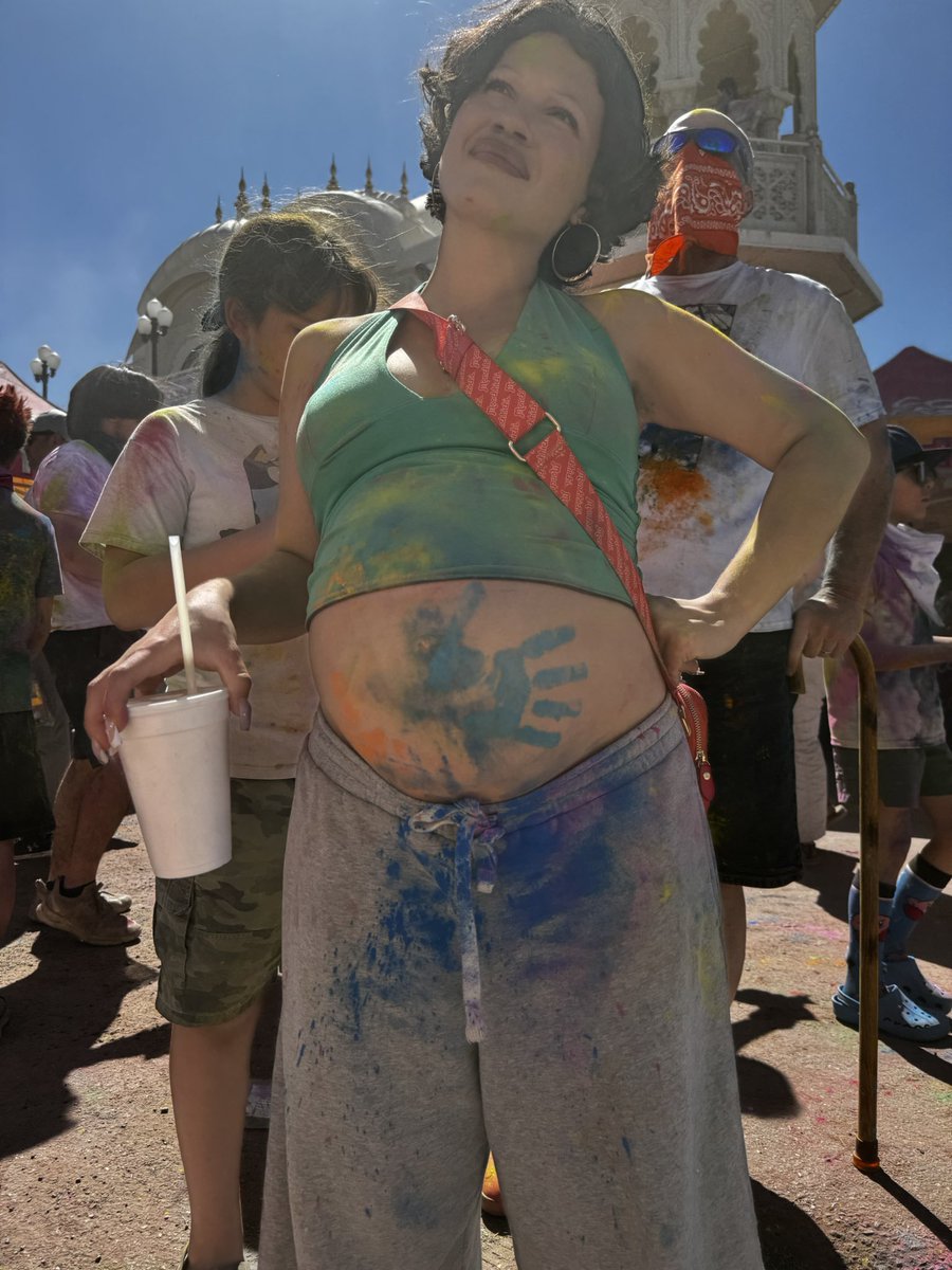 AlejandraARuth's tweet photo. Festival de colores Spanish fork.  Krishna temple.   We had so much fun!! https://t.co/ycEUuj7xS8