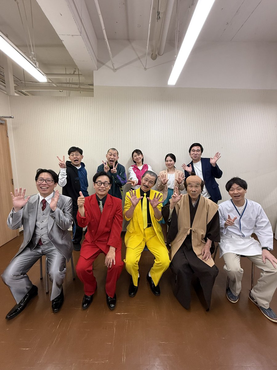 shinkigeki1's tweet photo. 【吉本新喜劇in沼津ラクーンよしもと劇場】

3/28（土）は静岡県の沼津にある、沼津ラクーンよしもと劇場にて吉本新喜劇が行われました‼️✨

富士彦さん、さこリッチさん、ぬまんづさんと新喜劇座員による、アドリブ満載の吉本新喜劇🤭

３公演ともSOLDOUT🙇‍♂️🙇‍♂️🙇‍♂️
オープニングの「ほんわかぱっぱ」と共にこだまする手拍子、出演者が登場するごとに響き渡る歓声、お腹が捩れるほどの笑い声が劇場を埋め尽くした、最高の1日となりました😆😆😆

ご来場頂いた皆さまには、心より御礼申し上げます😊
また、来年も沼津に戻って来られるように、新喜劇座員一同頑張ります🔥

また、沼津の皆さまにお会い出来る日を楽しみにしております🙇‍♂️✨

#吉本新喜劇 #富士彦 #さこリッチ #ぬまんづ #ありがとうございました