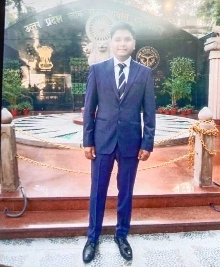 AhteshamFIN's tweet image. #PCS सुरेंद्र बहादुर यादव 2007 ( सेवानिवृत्त ) के भतीजे अनुराग यादव ने #UPPCS 2024 में #DSP के पद पर 9th रैंक हासिल किया है !! 📩