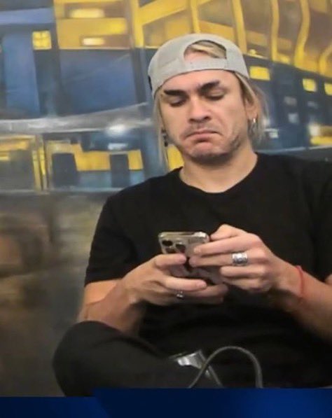 Momii - un cisne con alas rotas ⁠♡ tweet media