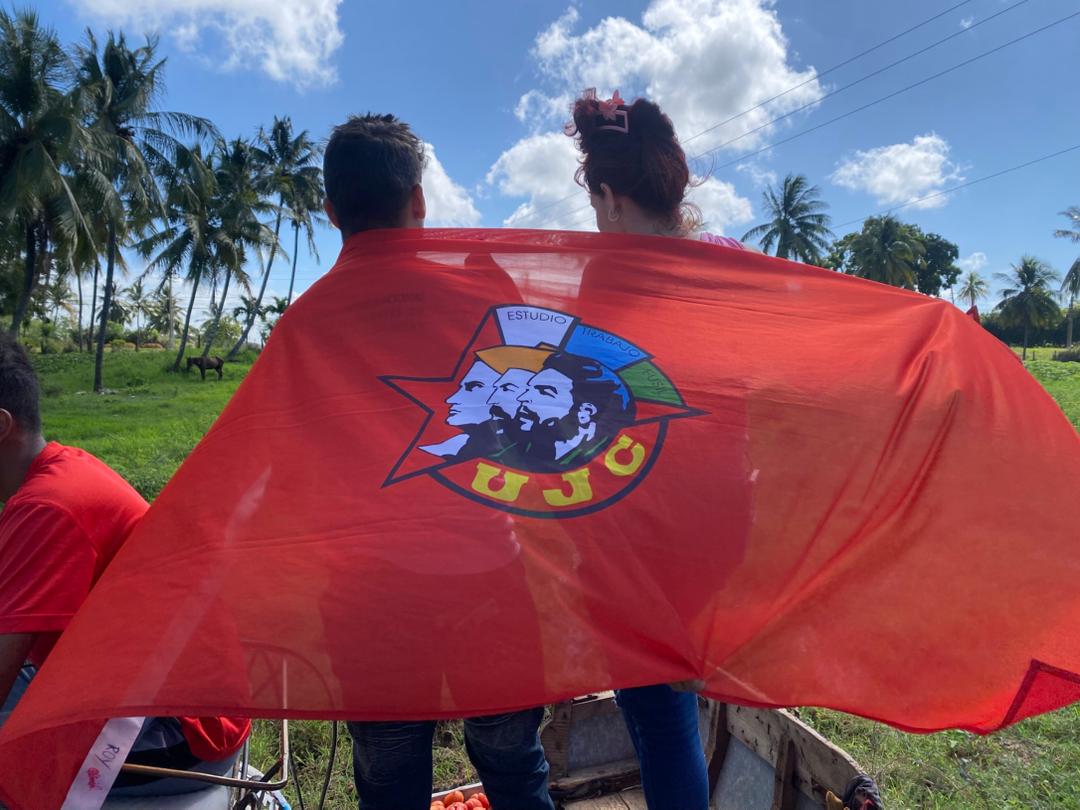 BeltranReynier's tweet photo. 👊🇨🇺❤️ #Manzanillo Hoy acompañamos a los jóvenes a la recogida del tomate como parte de las actividades productivas por el aniversario 64 de la #UJC, aportar a la producción de alimentos es una labor estratégica en el complejo escenario que vivimos. #TodoXMiCiudad 
#UJCdeCuba https://t.co/1eL89Tslg6
