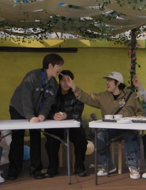 ღ섭콩잉ღ tweet media