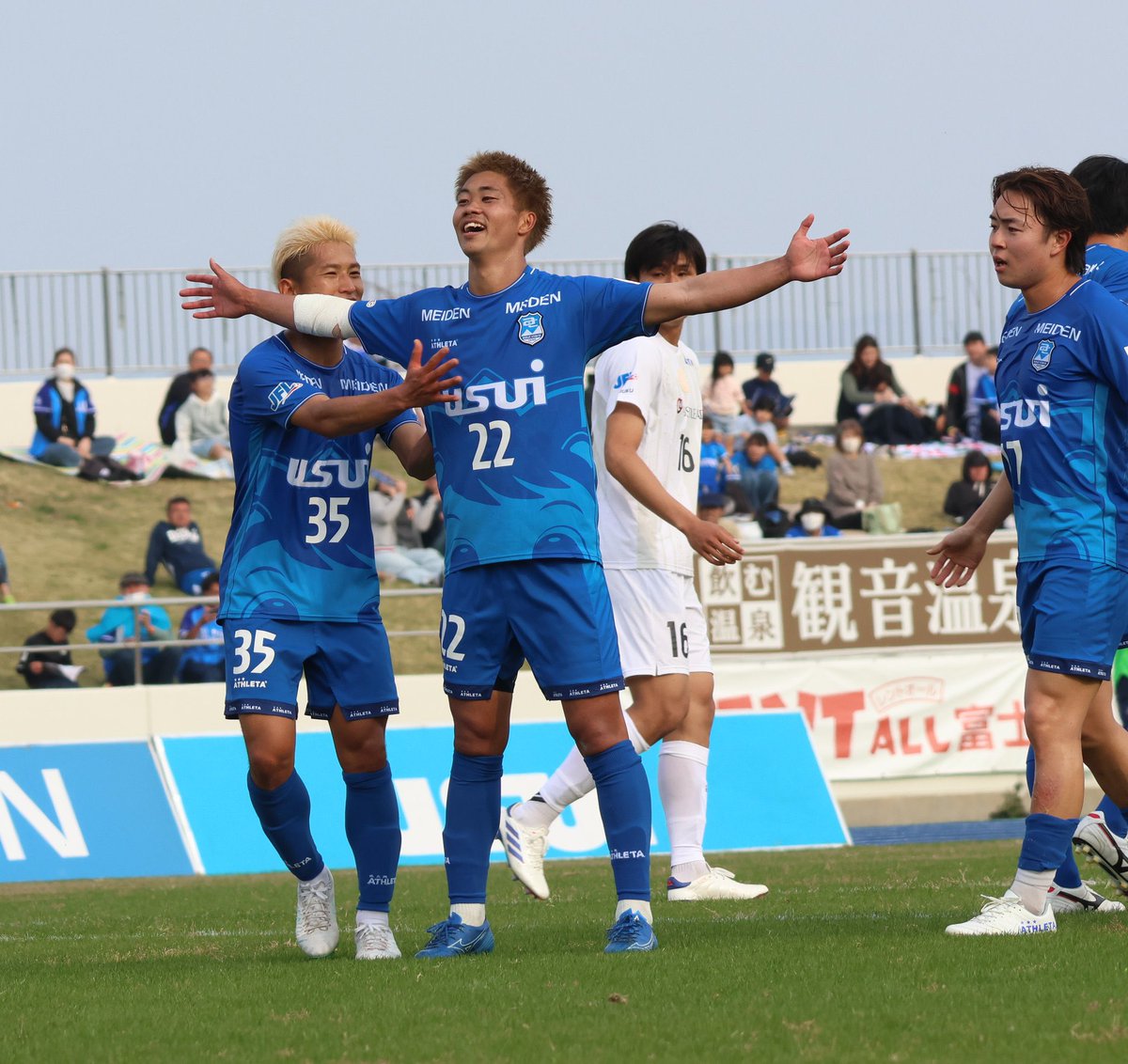 ksuke813's tweet photo. 中山雅史CROと中継できてアスルも開幕２連勝。森、一丸のゴールシーンは素晴らしかった。来週4月5日のボンズ市原戦もホーム、チョットランニングおじさん=CRO中山さんと実況します。77.7MHzボイスキューでラジオ中継を。遠方の方は無料アプリ「レディモ」で検索、映像はアスルのYouTubeチャンネルで。 https://t.co/4SSwLIIeIX