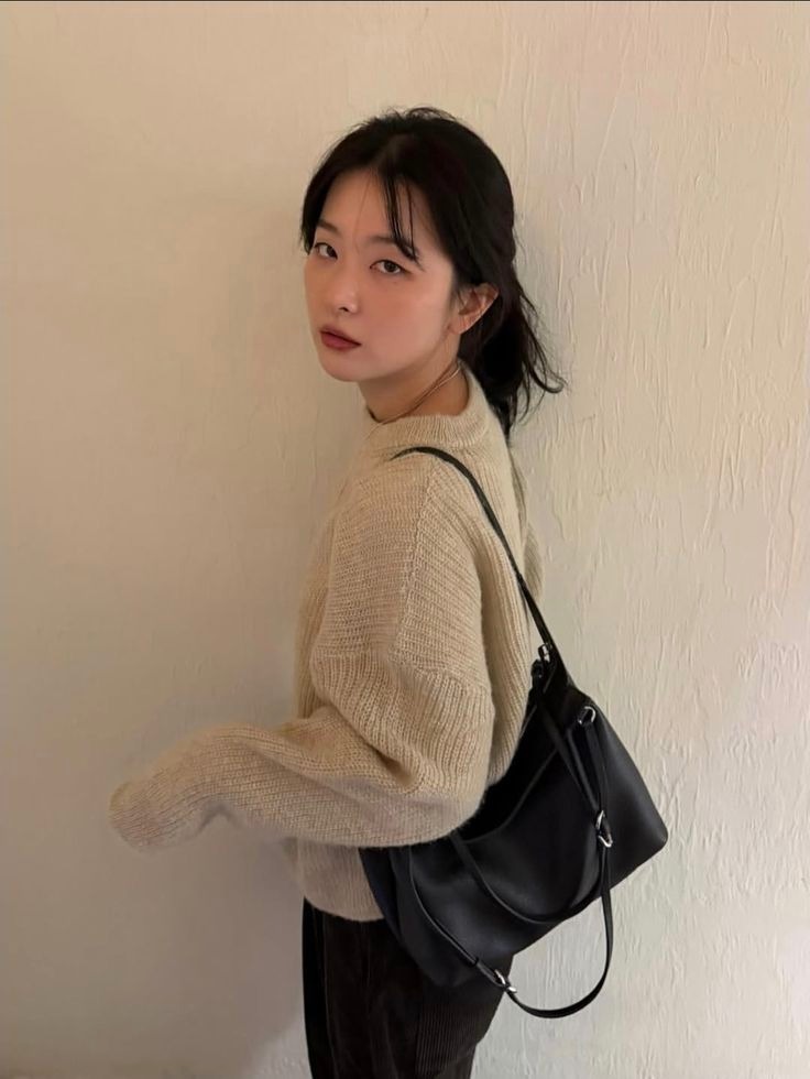 gxgrpbase's tweet photo. g! ada yang mau ngobrol sama aku siang siang gini? https://t.co/JdtatoorzL