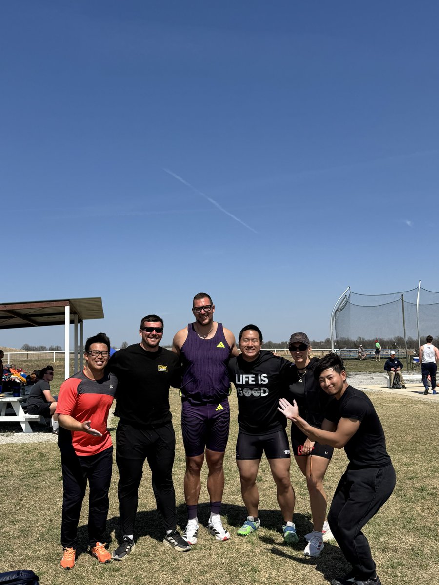 円盤投げおじさん tweet media