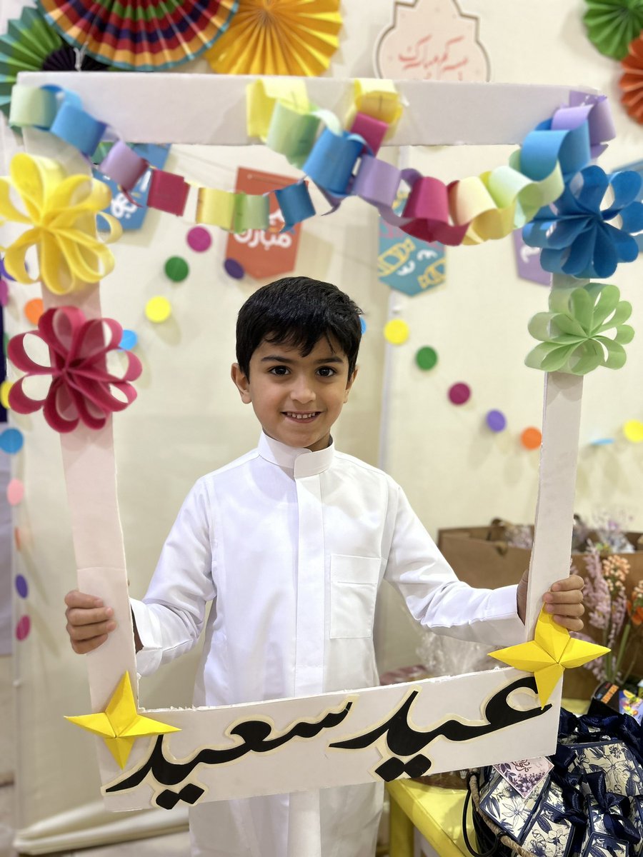 Unaizah_Schools's tweet photo. -🎊

معايدة روضة وإبتدائية مدارس عنيزة الأهلية بمناسبة عيد الفطر السعيد 🌙✨
تخللتها أنشطة جميلة من ورشة تنسيق الزهور وألعاب ترفيهية وعيادي أضفت البهجة على قلوب أحبابنا الصغار 🎁❤️ https://t.co/iy0NZ8fHdE