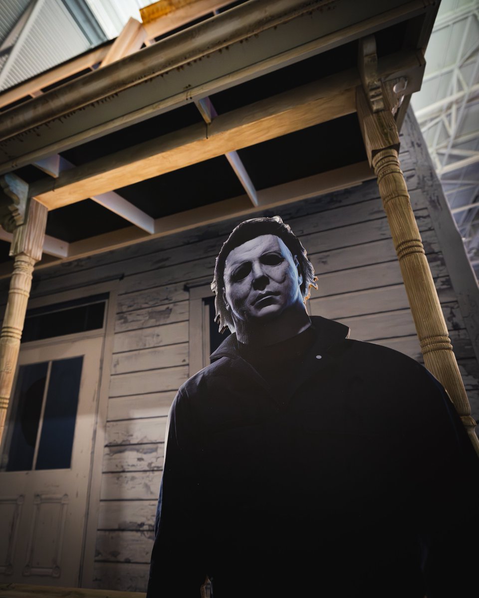 Halloween tweet media