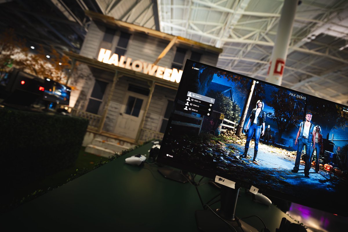 Halloween tweet media