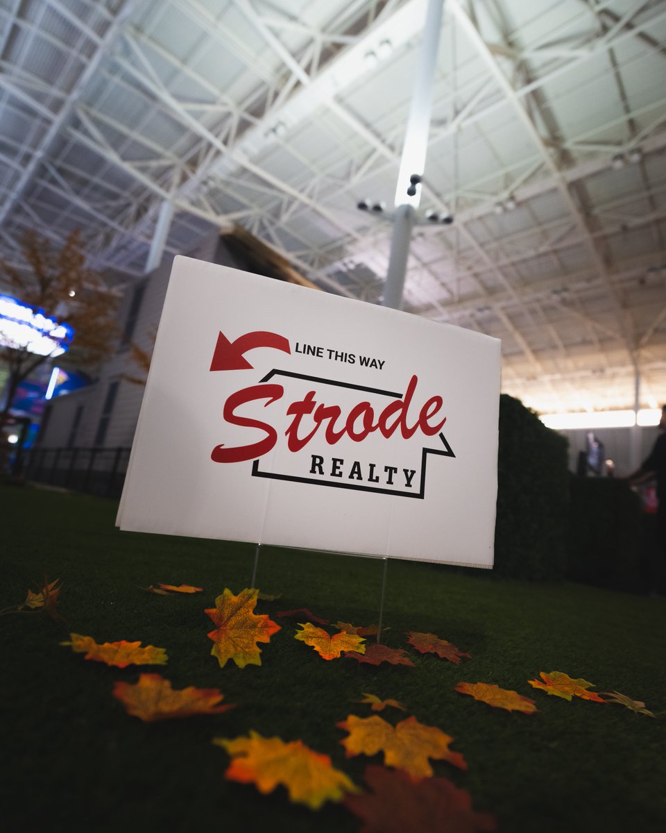 Halloween tweet media