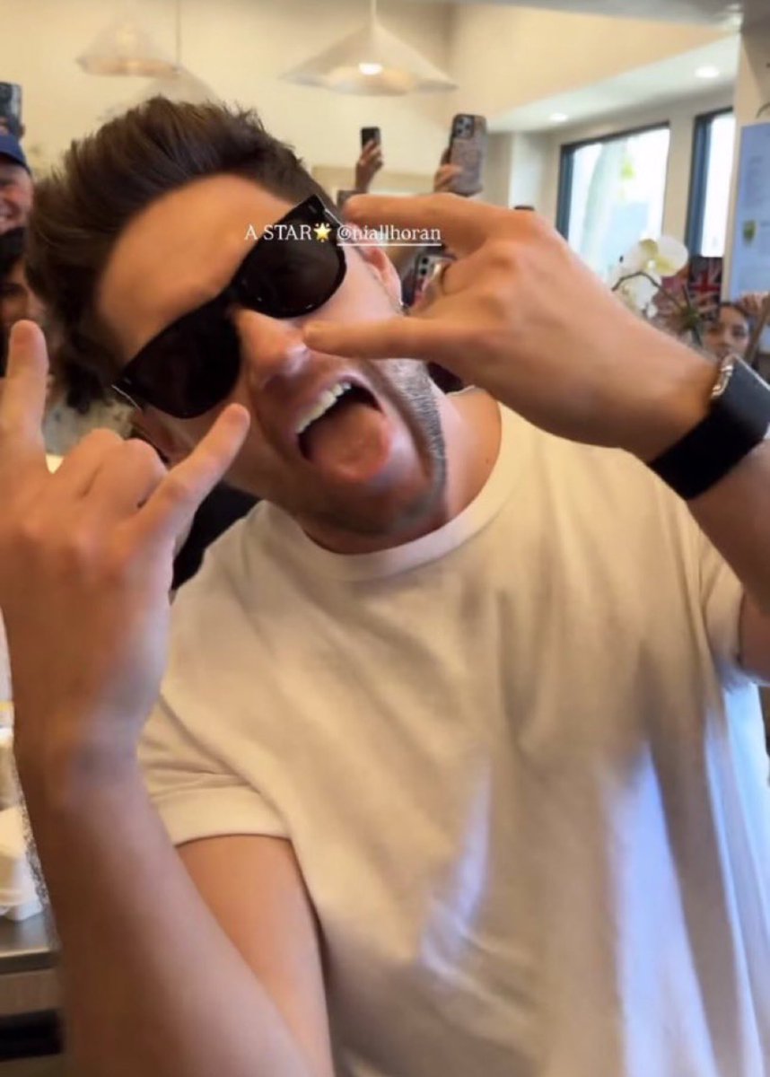 adrianna tweet media