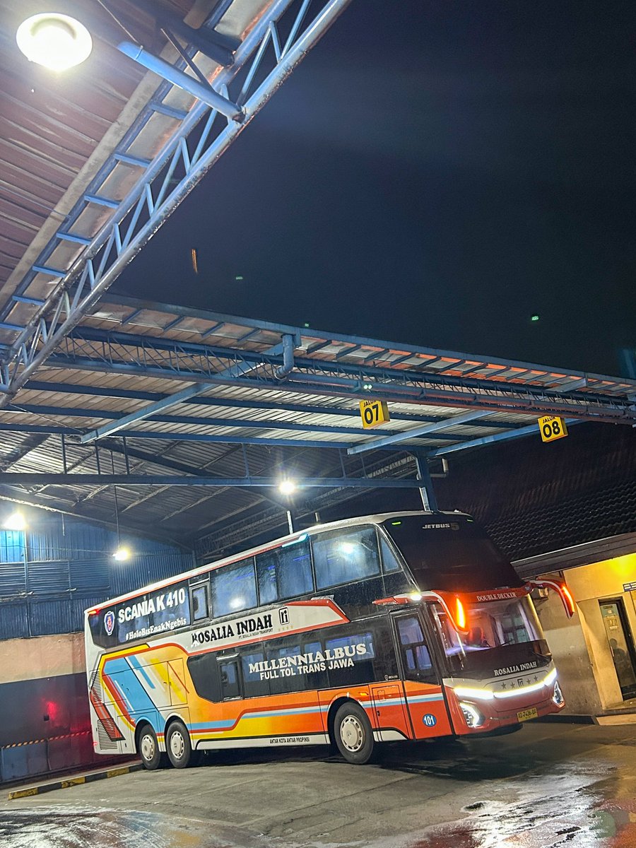 Dept. Perjalanan Bis Malam tweet media