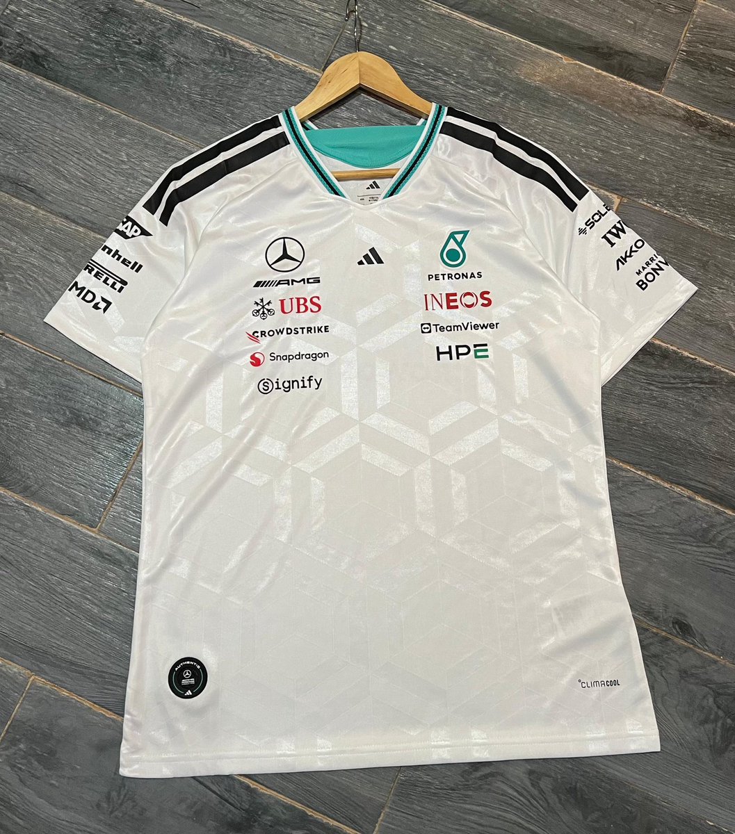 MAKUMBI 🌴 tweet media