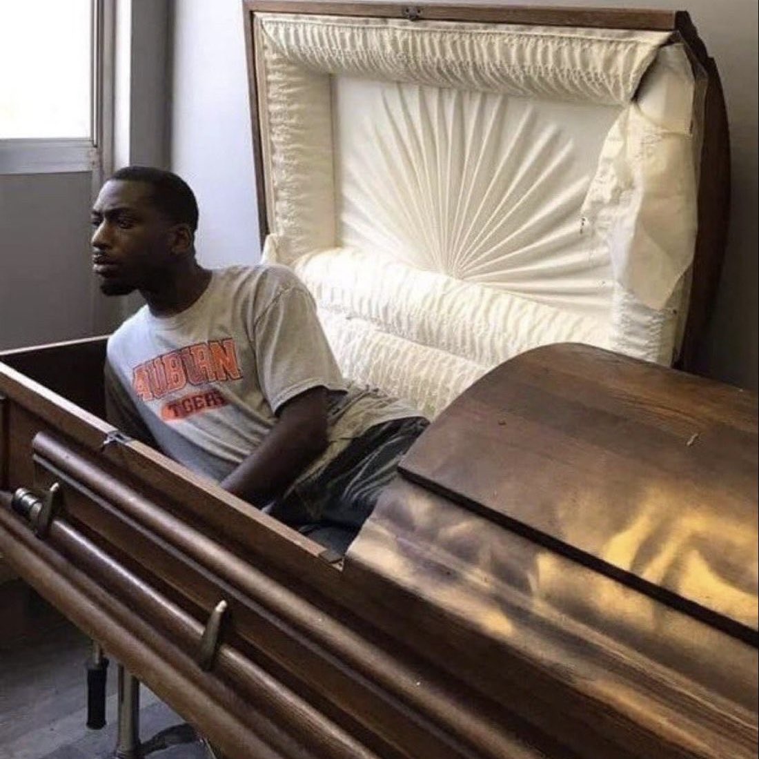 adis🕯️ tweet media