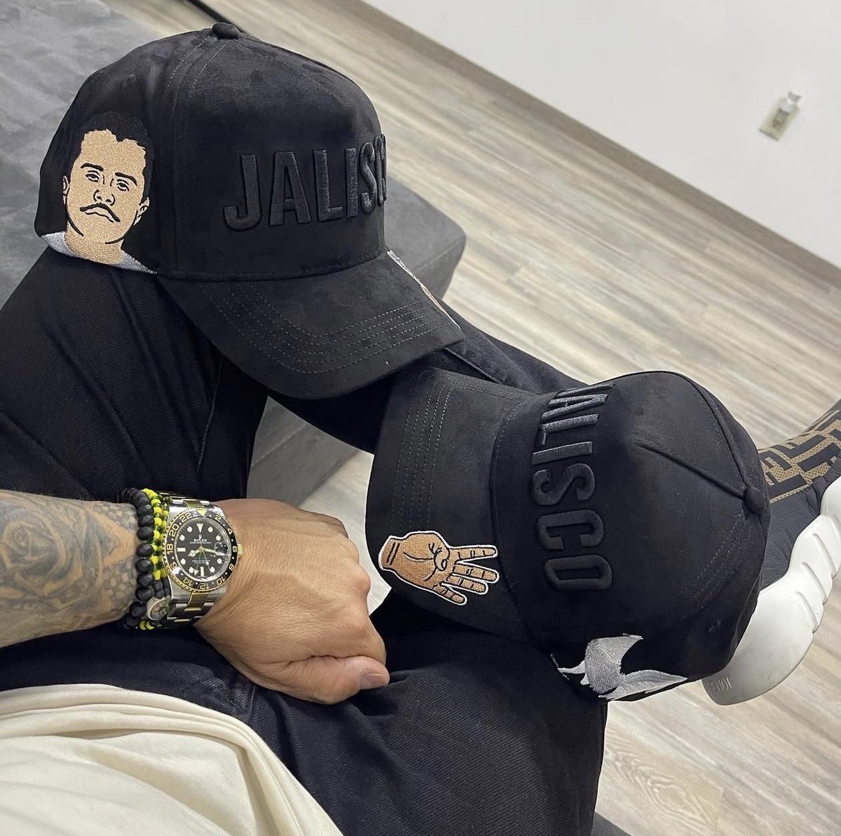 Lokera13729 tweet media