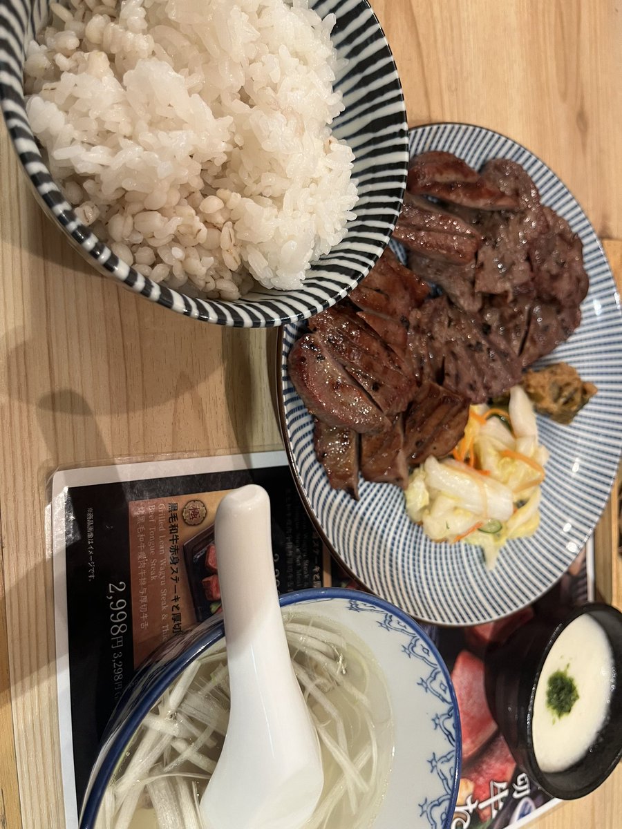 めがろ tweet media