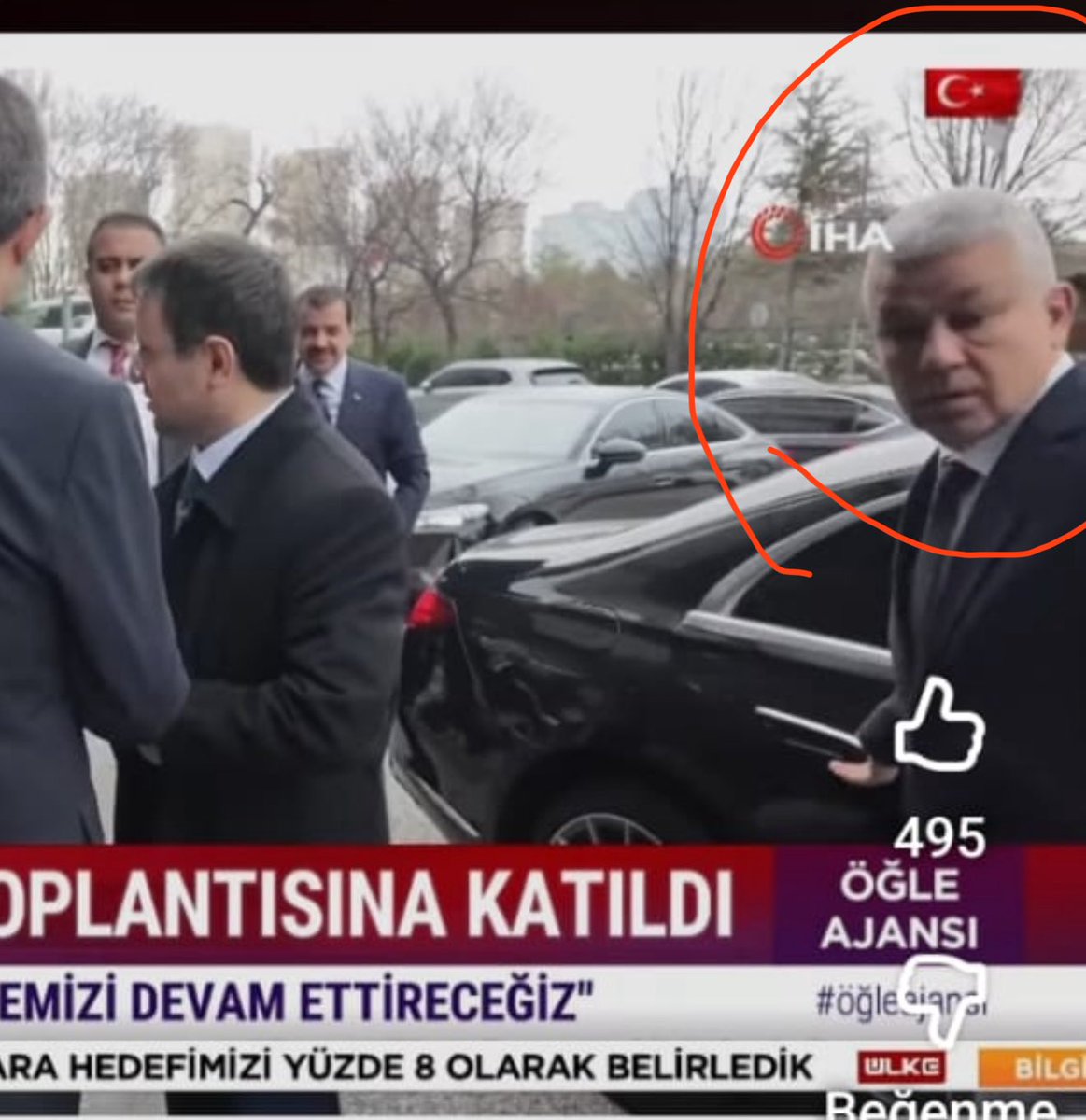oncusonmez2's tweet photo. Resimdeki Emir Hacısüleymanoğlu, Didem Soydan’ın yanındaki erkek arkadaşı
———————
Ali Uzun, Abdurrahman Şimşek, Akın Gürlek'in koruma müdürü "MİT'çiyim" diyen Mehmet ve Emir Hacısüleymanoğlu; haracı vermeyince haber yaptırıyorlar. Orada da vermeyince, Öncü hakkında kim şikayetçi olur diye 50'ye yakın kızı arıyorlar.
Bu Aycan Şencan "Bana küfür etti, ben olurum" diyor. Dilara Kirmit için küfür ettim ya; "Bana yardım et" dediği için şişe çevirmede görüntümü çektiler diye...
Bu çete; Ali Uzun, Emir, Abdurrahman ve Bakan'ın yeğeni, kızlara dava açtırıp beni aratıyorlar. Bu defa "250 bin dolar ver", "1 milyon dolar ver" diyorlar. Ben de vermiyorum. "Evet, sövdüm" diyorum; yakalamam varken ülkeye gelip ifade verip 9 bin TL ceza alıyorum.
Ama her defasında, ülkeye dönmedikçe veya yurt dışına çıkınca, başka suçtan bu Hayrettin Koç bağlantısıyla yakalama çıkartıyorlar.