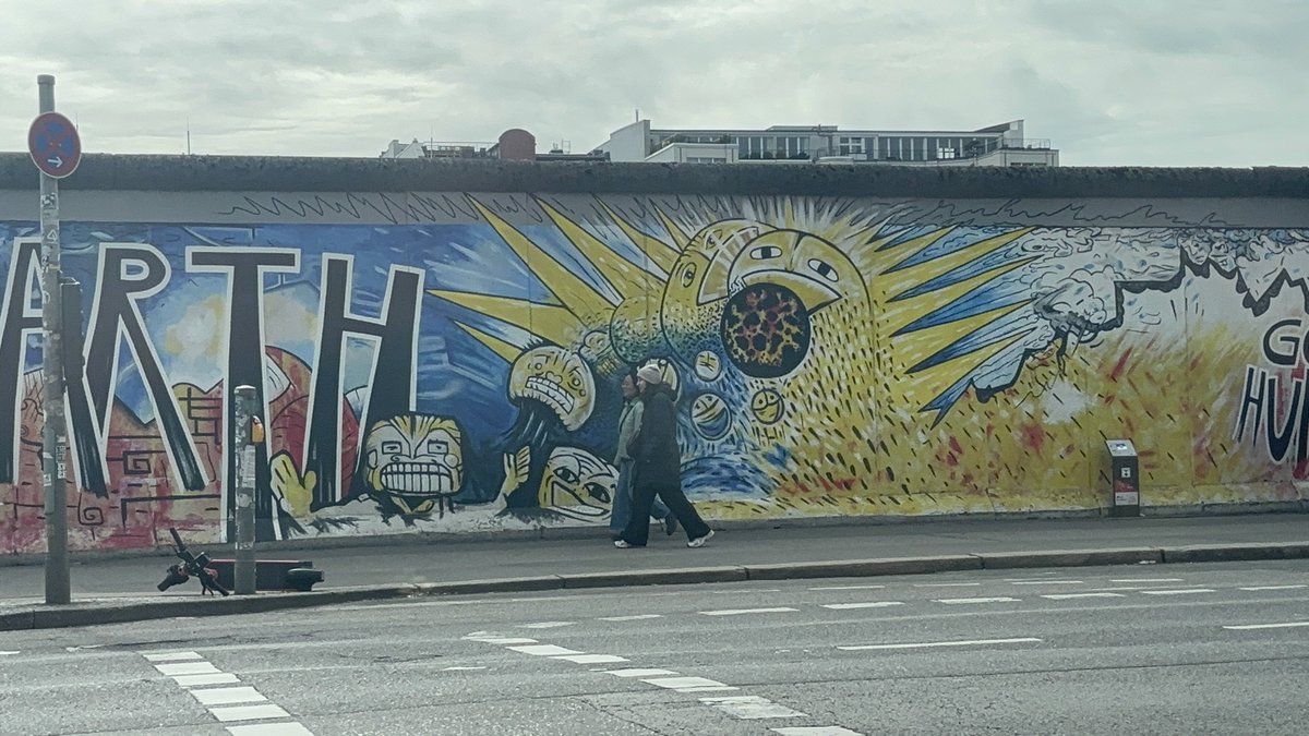 ainsley 🍋 tweet media