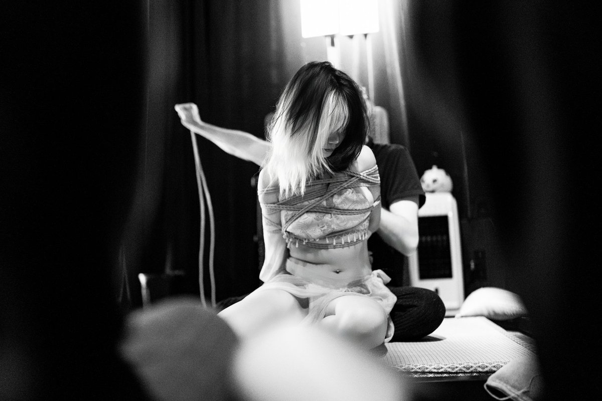 kaka021457's tweet photo. tie up 2026.03.15
2#
🐰: @hazeleyes0v0
🪢: @LaodaiDavide
📷: @kaka021457
🏠: @StudioKshibari
#tieup https://t.co/M11eyZQK98