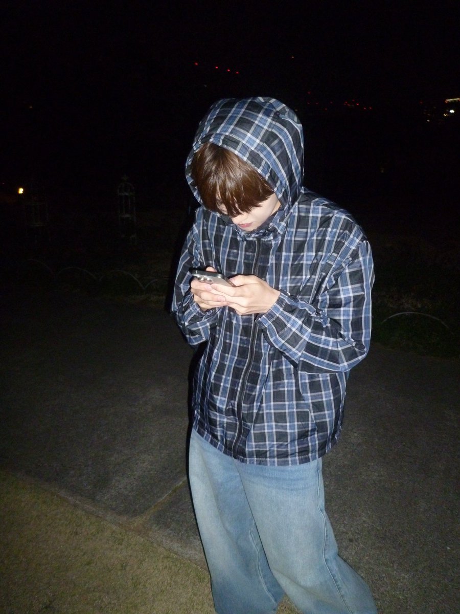 leo archive tweet media