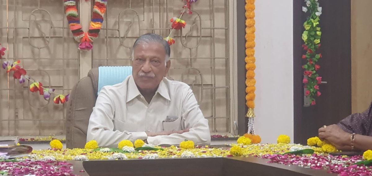 GSCU1960's tweet photo. 🎉 80 Years of Leadership 🎉

Shri Ghanshyambhai Amin’s 80th birthday was celebrated with pride by Aslali Seva Sahakari Mandali Ltd.

A visionary leader guiding cooperatives at all levels.

Graced by Dr. Rajendra Trivedi &amp; Shri D.C. Vaghela.

📸 Memorable moments below.

#Coop https://t.co/VNibBu6bBr