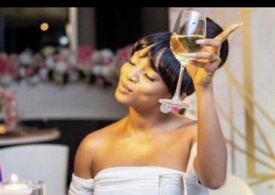 FXcryptoqueen's tweet photo. It’s Holy Week 🙏…this week go rain money money.... market is gona favor us 🔥

Let’s go make some cash 😎

#GM
#HappyHolyWeek"* https://t.co/PMeQAisC8V